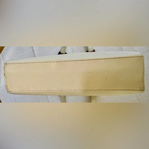 Yves Saint Laurent Cream Handbag - Picture 5 of 15